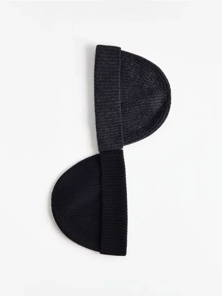 Reserved Căciulă din lână negru