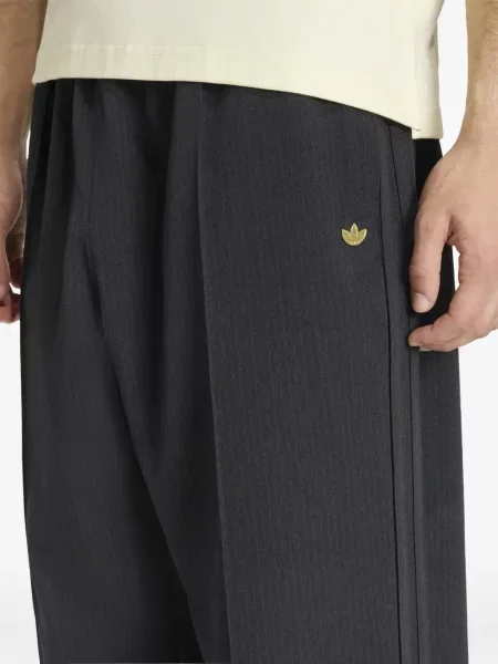 Blugi Adidas cu imagine cu dungi negru
