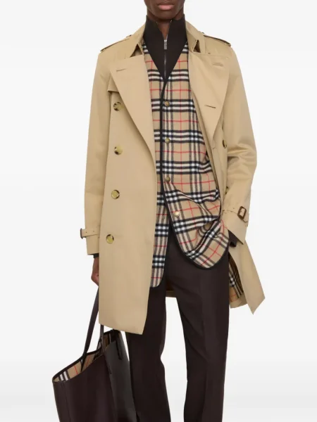 Palton Burberry în carouri
