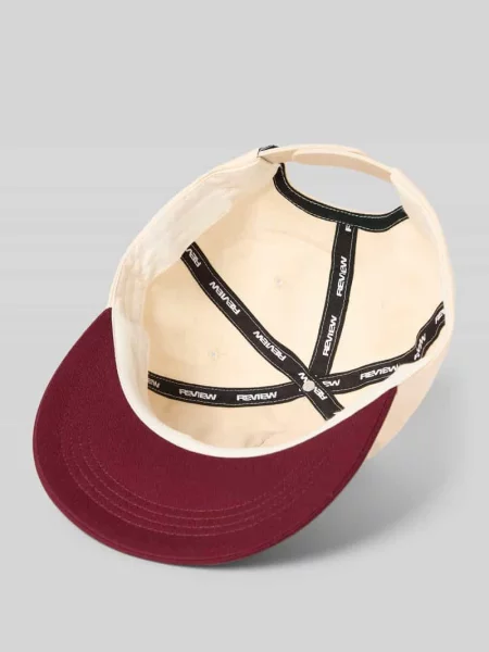 Czapka z wyhaftowanym logo Review