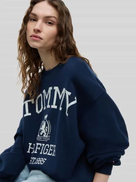 Bluza o kroju loose fit z czystej bawełny z nadrukiem z logo Tommy Hilfiger granatowa
