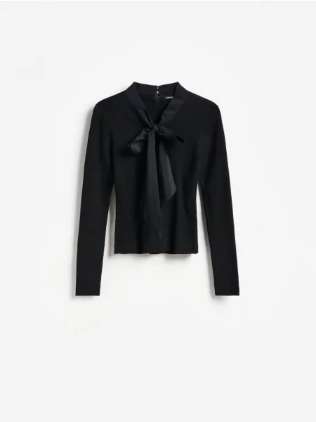 Reserved Top cu adaos de negru