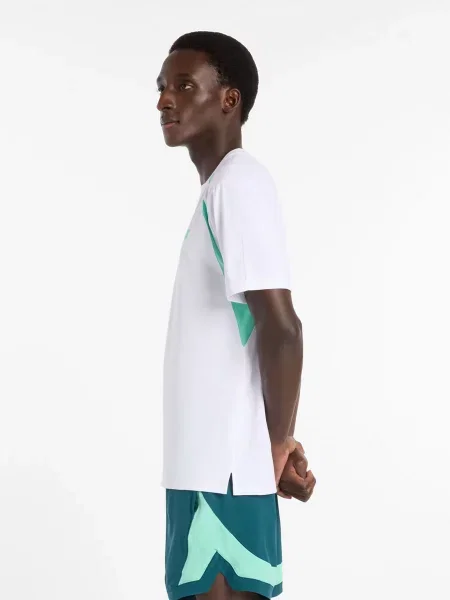 Футболка New Balance белая