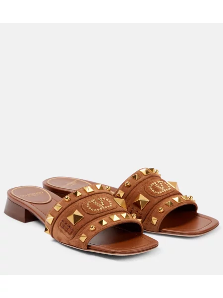 Sandale Valentino Garavani din piele de căprioară cu tepi maro