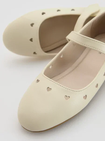 Кожаные балетки Reserved белые