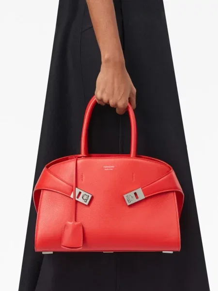 Iš natūralios odos rankinė Ferragamo raudona