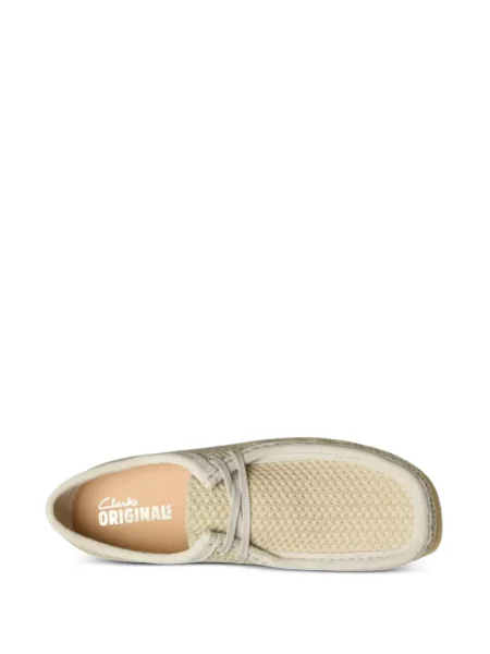 Мрежести пустинни ботуши Clarks Originals бяло