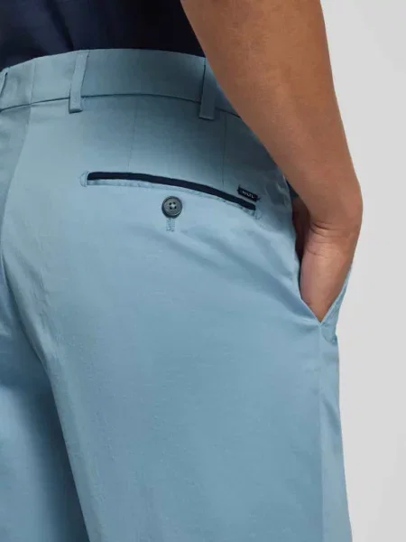 Chinosy o kroju regular fit z wpuszczanymi model Peaker' Hiltl niebieskie