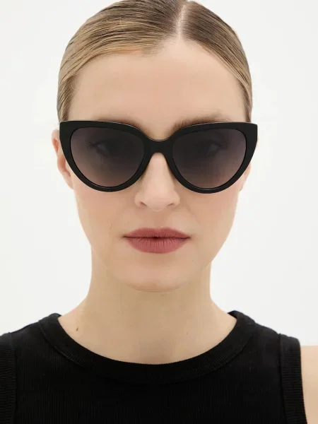 Солнцезащитные очки Love Moschino черные