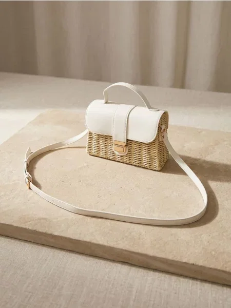 Плетена сумка на плече з клапаном білий