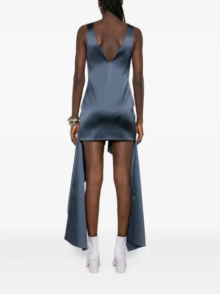 Rochie Jw Anderson cu decolteu în V drapată de costum albastru