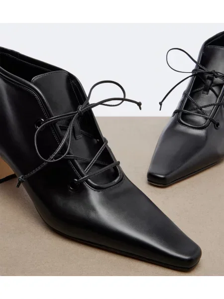 Кожени боти Manolo Blahnik с връзки черно