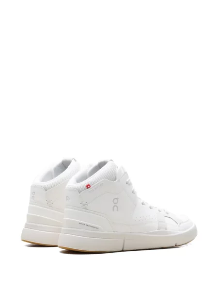 Sneakerși On alb
