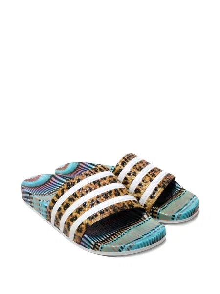 Top Adidas alergare cu decolteu în V alb