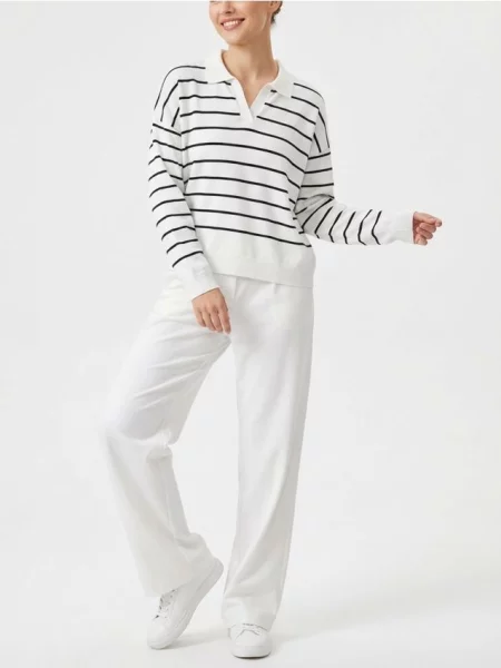 Светр у смужку з коміром білий