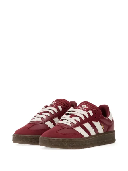 Pălărie Adidas cu dungi cu imagine de costum albastru