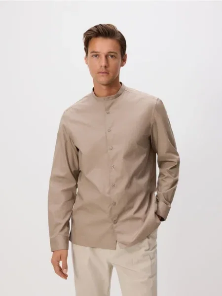 Reserved Cămașă regular fit cu guler înalt bej