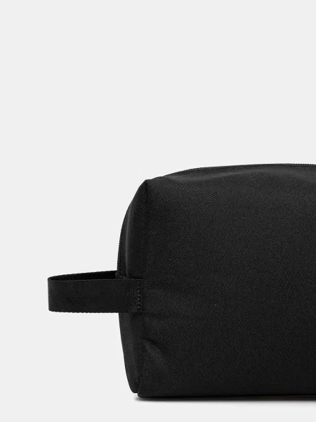 Emporio Armani Train Core Beauty 4 l szépségápolási táska. Méret: 4 l fekete