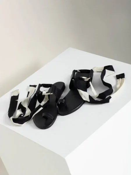 Пляжные женские сандалии чорні