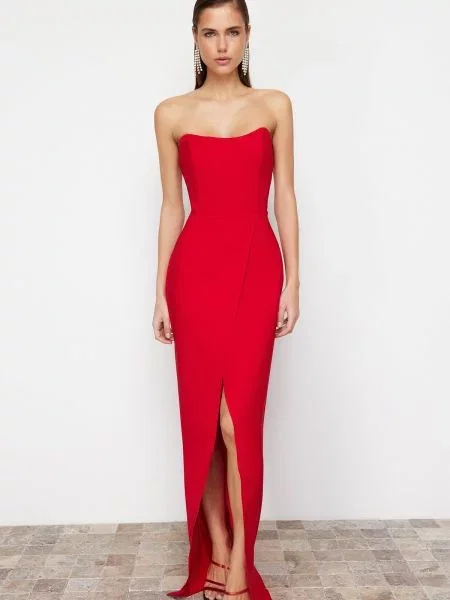 Długa sukienka wieczorowa Trendyol z gorsetem garniturowa czerwona