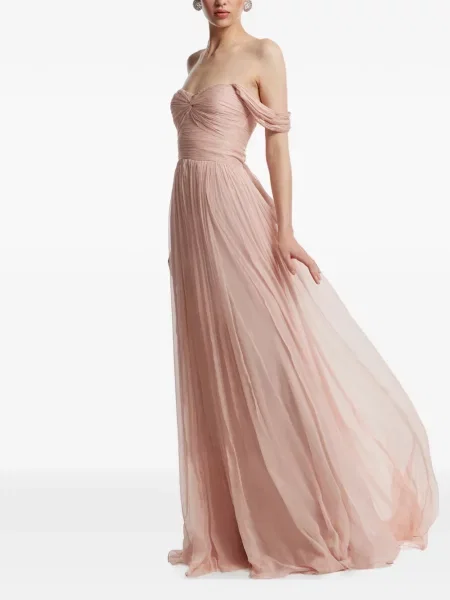 Rochie maxi Framboise cu umerii deschiși de costum roz