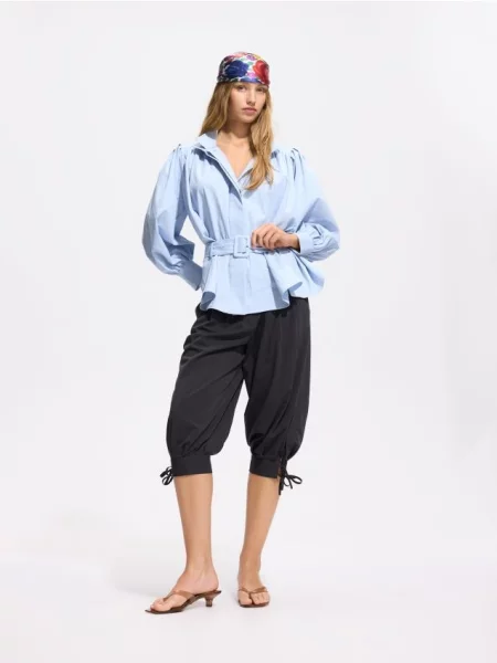 Reserved Pantaloni capri cu legături gri-închis gri