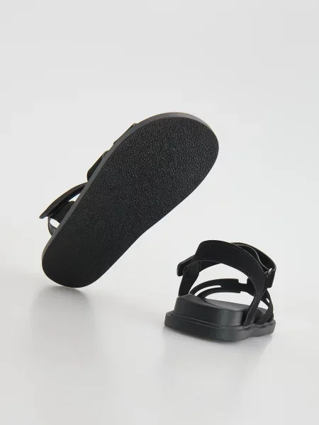 Кожаные босоножки Reserved черные