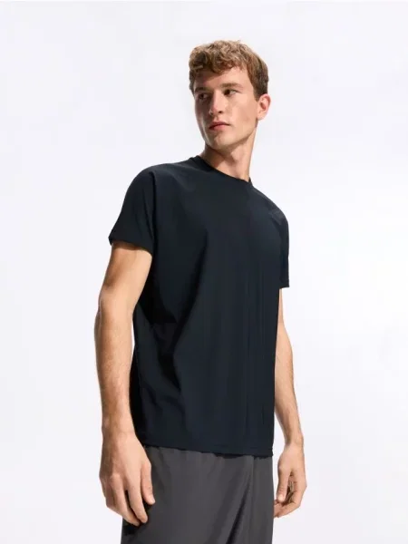 Reserved Гладка футболка regular fit чорний