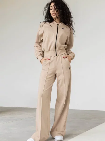 Комплект: бомбер и брюки бежеві