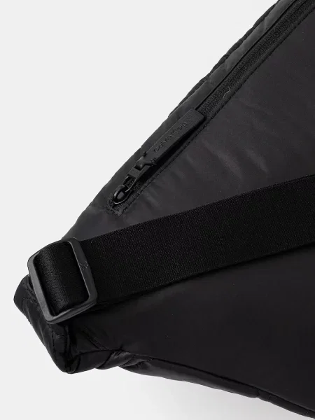 Táska Calvin Klein Puffer Sling Bag Black Universal fekete