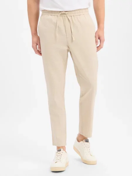 Spodnie o kroju tapered fit z dodatkiem streczu model ‘LINUS’ beżowe