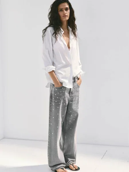 Dżinsy ze średnim stanem i ćwiekami denim Kobieta 38 MANGO szary