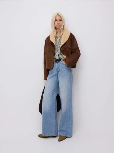 Reserved Коротка куртка з імітації овчини коричневий