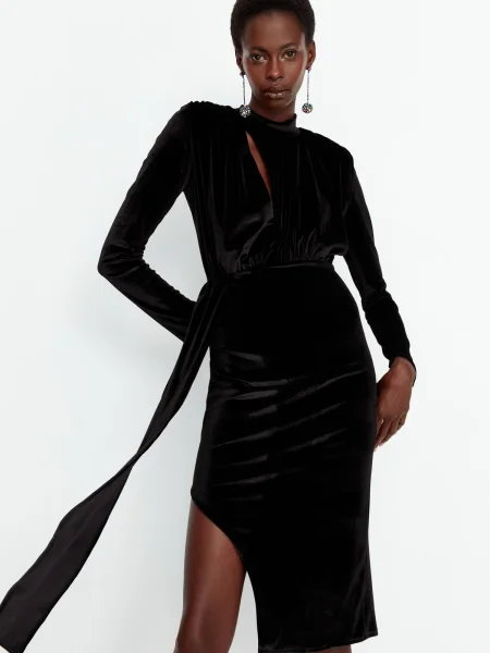 Obleka Trendyol iz rebrastega žameta črna