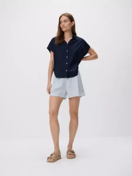 Reserved Pantaloni scurți din amestec de in albastru-pal albastru