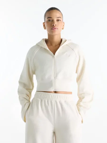 Свитер New Balance белый