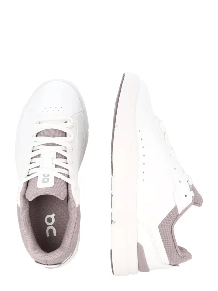 Sneakerși On alb