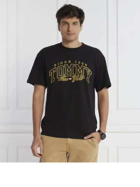 Tommy Jeans Póló LUXE VARSITY | Relaxed fit fekete
