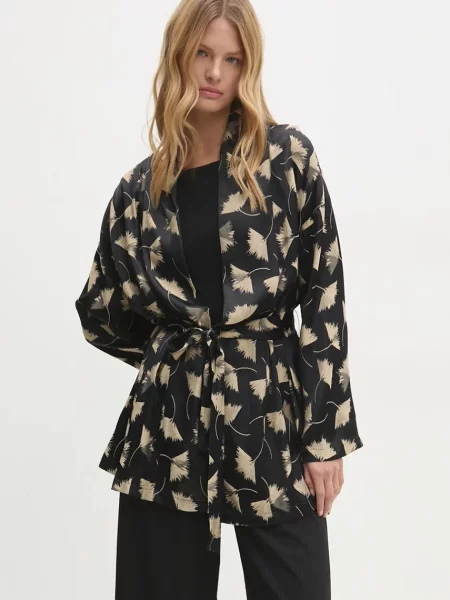 Сако Answear Lab с уголемена кройка с десен черно