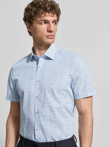 Koszula o kroju slim fit biznes z kołnierzykiem typu kent Olymp Level 5 błękitna