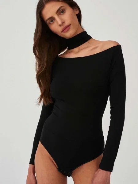 Однотонна класична блуза Undress Code чорна