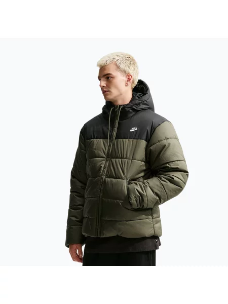 Férfi bélelt kabát Nike Sportswear PrimaLoft® medium olive/black/white. Méret: S fehér