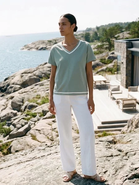 Bluza Moodo s V-izrezom bijela