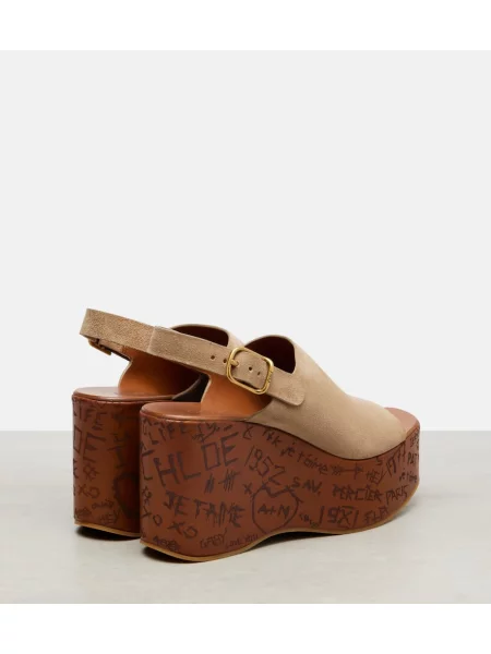 Sandale Chloé din piele de căprioară cu pană bej