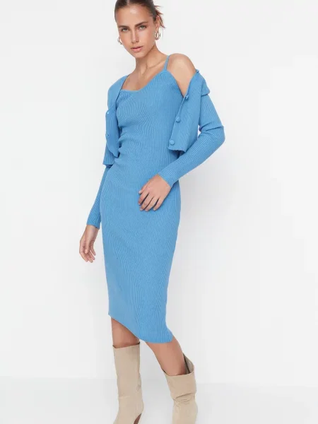 Midi šaty Trendyol modrá
