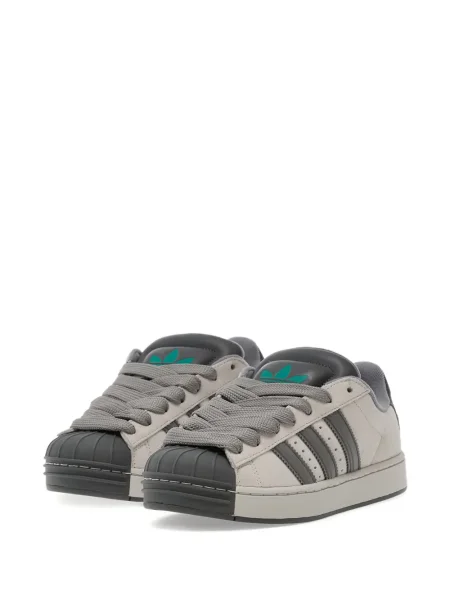 Pantaloni palazzo Adidas cu dungi cu decolteu în V negru