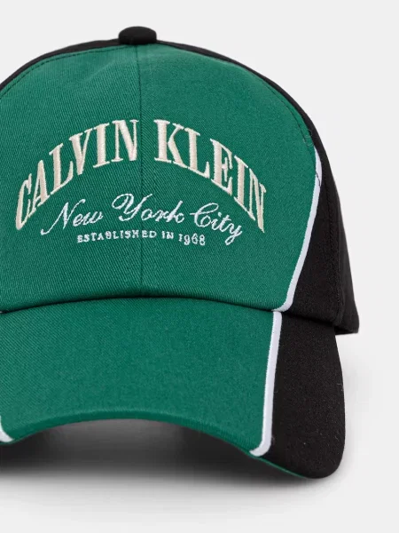 Calvin Klein kapa s šiltom zelena