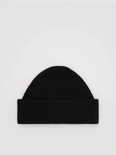 Reserved Căciulă cu adaos de negru