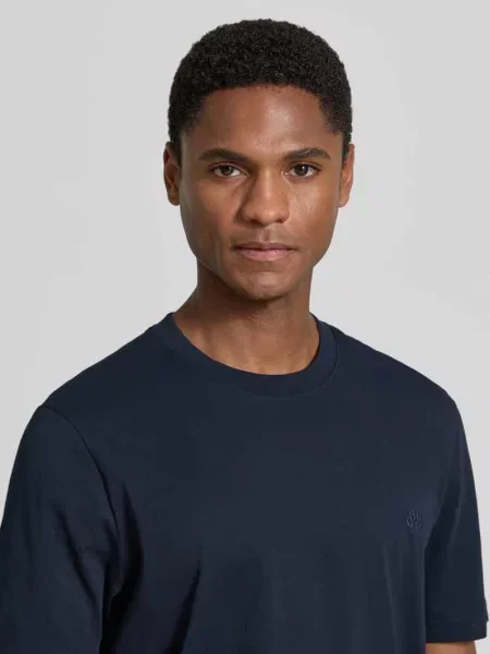 T-shirt w kroju regular fit z haftowanym logo Mcneal granatowa