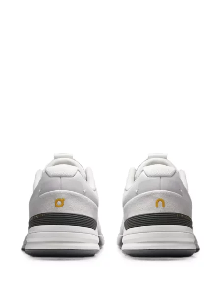 Sneakerși On alb
